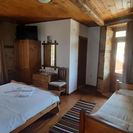 Guest house семеен скендерова къща Leshten