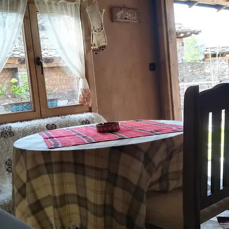 Guest house семеен скендерова къща Leshten
