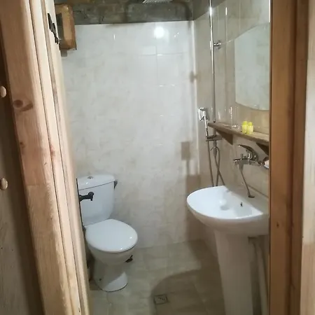 Guest house семеен скендерова къща Leshten