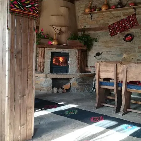 Guest house семеен скендерова къща Leshten