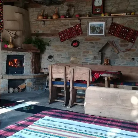 Guest house семеен скендерова къща Leshten